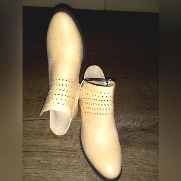 Ladies ANKLE CUT OUT BOOTS SZ 6 - Picture 9 of 10